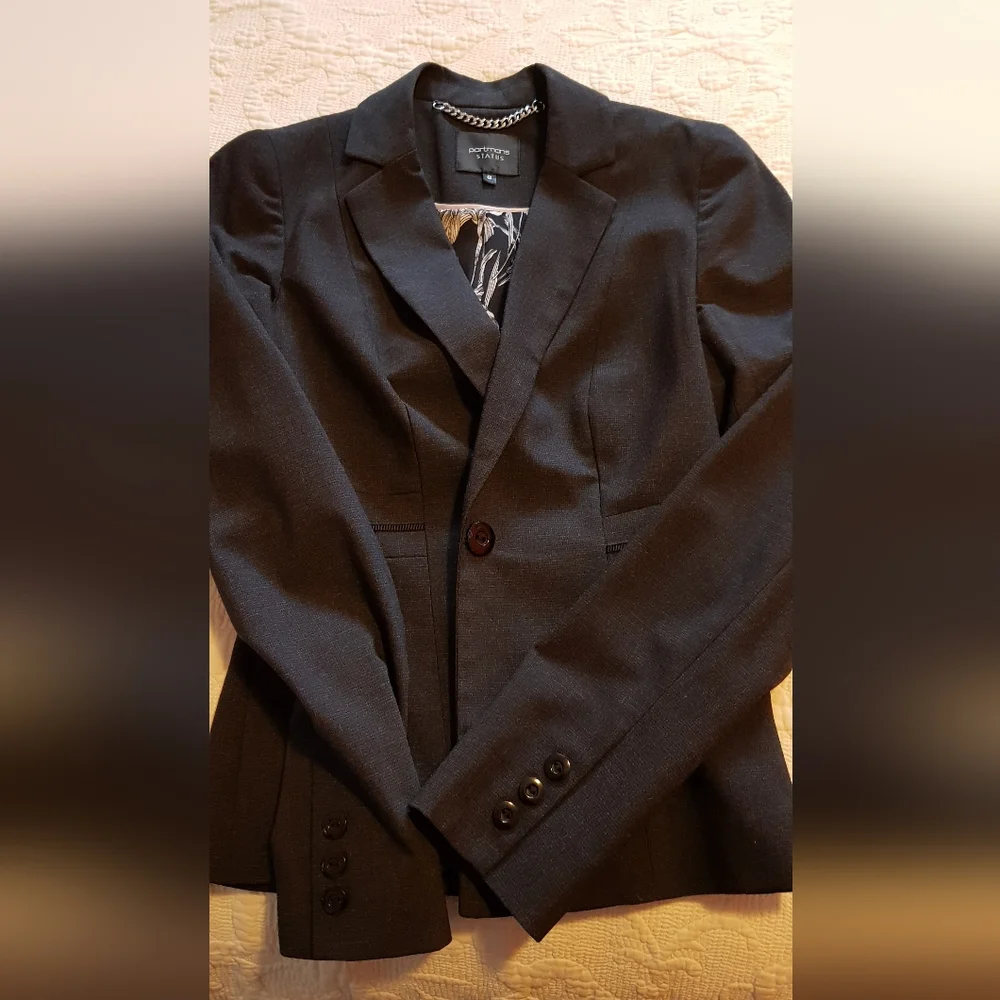 Luxurious Portmans Status ladies suit 6-8 - Picture 4 of 11